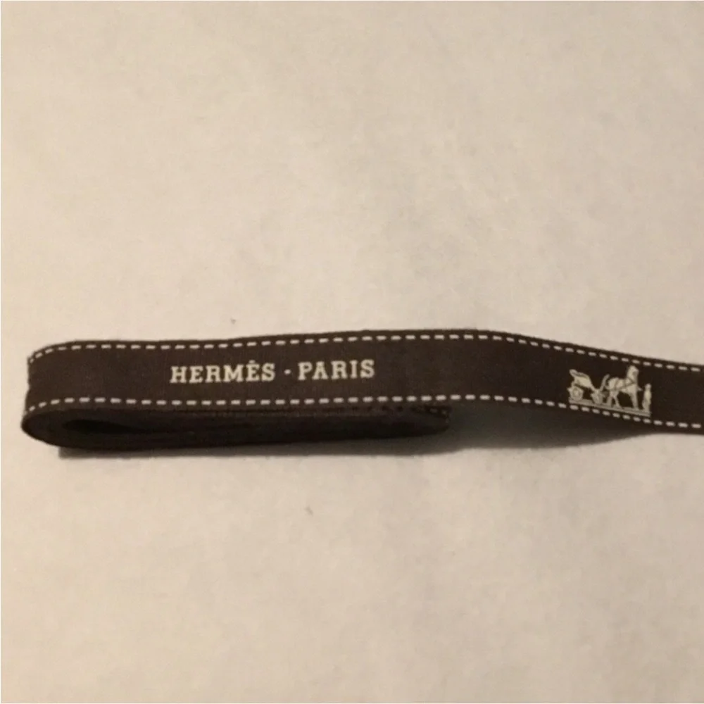 HERMES 70”L BRWON RIBBON 1/2”W LIGHT CREAM LOGO PRINTED WRINKLE FOLD MARKS